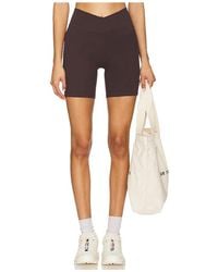 437 - The V Short - Lyst