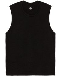 Herren Bekleidung T-Shirts Ärmellose T-Shirts Alo Yoga Baumwolle TOP TRIUMPH in Schwarz für Herren 