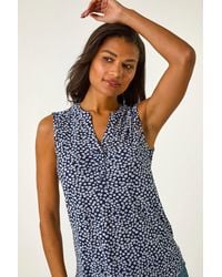 Roman - Textured Floral Print V-Neck Stretch Top - Lyst