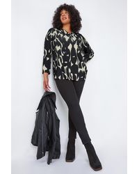 Roman Curve - Abstract Print V-Neck Jersey Top - Lyst