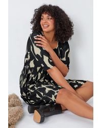 Roman Curve - Abstract Print Stretch Shift Dress - Lyst
