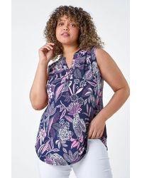 Roman Curve - Textured Floral Print V-Neck Top - Lyst