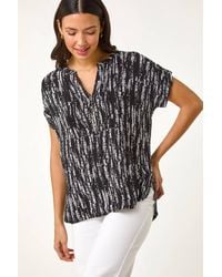 Roman - Abstract Print V-Neck Button Top - Lyst