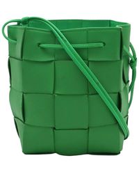 Bottega Veneta - Green Maxi Intrecciato Leather Small Bucket Bag (authentic Pre- Loved) - Lyst