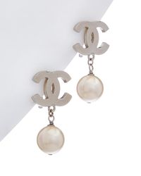 Chanel Silver-tone Coco Mark Pearl Clip-on Earrings - Metallic