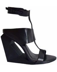 BCBGMAXAZRIA - Noella Cutout Wedge Sandal - Lyst