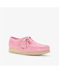 Clarks - Wallabee Suède Dames Roze Schoenen - Lyst
