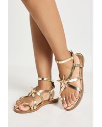 Boohoo - Starfish Trim Toe Post Sandals - Lyst