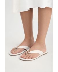 Boohoo - Wide Fit Hardware Detail Flip Flops - Lyst