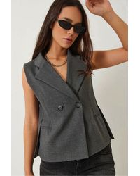 Bianco Lucci - Fitted Shawl Collar Waistcoat With Button Closure - Lyst