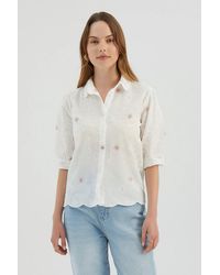 Hiccup - Flowers Embroidered Short Sleeve Relaxed Cropped Shirt - Lyst