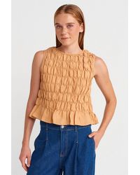 Dilvin - Crop Blouse Met Ronde Hals En Knopen - Lyst