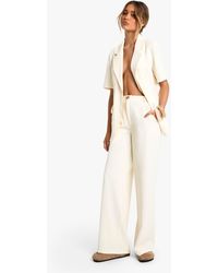 Boohoo - Tailored Woven Pleated Straight Leg Trousers - Lyst
