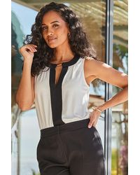 Sosandar - Ivory Contrast Trim Keyhole Detail Jersey Top - Lyst