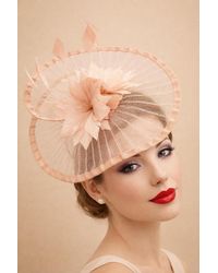 SVNX - Spiral Circular Brim Fascinator With Feathers Burst - Lyst
