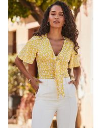 Sosandar - Fleck Print Ruched Detail Tie Neck Jersey Top Denim - Lyst