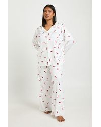 Boohoo - Plus Valentines Heart Print Long Sleeve Shirt & Trouser Pyjama Set - Lyst