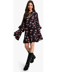Boohoo - Floral Printed Long Sleeve Keyhole Detail Skater Dress - Lyst