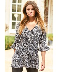 Sosandar - Leopard Print 3/4 Sleeve Fluted Cuff Top - Lyst