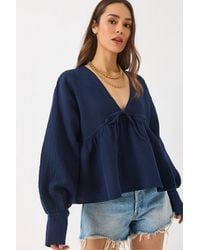 Bianco Lucci - Textured V-Neck Crop Blouse With Bow Tie - Lyst