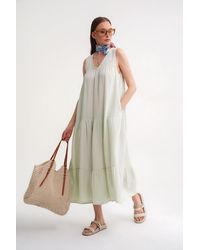 MixRay - Sleeveless V-Neck Muslin Midi Dress With Pockets - Lyst