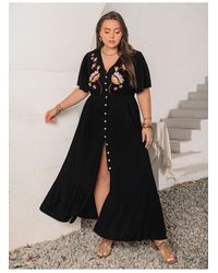 Everyday the Label - Geborduurde Maxi-jurk Met V-hals En Fladdermouwen En Splitten En Knopen - Lyst