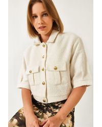 Bianco Lucci - Cropped Plush Buttoned Jacket With Shirt Collar - Lyst