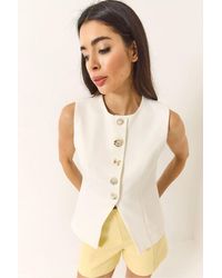 Bianco Lucci - Fitted Sleeveless Button-Front Waistcoat With Crew Neck - Lyst