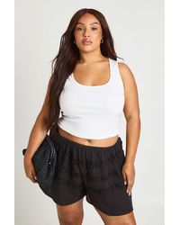 Boohoo - Plus Shirred Frilled Flippy Short - Lyst