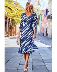Sosandar - Geometric Print Tie Waist Jersey Midi Dress - Lyst