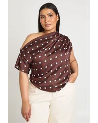 Boohoo - Plus Satin Polka Dot Off The Shoulder Ruched Top - Lyst