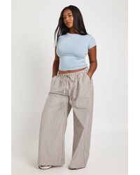 Boohoo - Plus Woven Stripe Elasticated Waist Wide Leg Trouser - Lyst