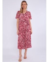 Gini London - Pinkes Wickel-Midikleid Mit Tiermuster Und Plissee - Lyst