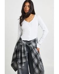 Boohoo - Ribbed Button Through V Neck Long Sleeve Top - Lyst