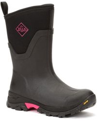 Muck Boot - Muck Laarzen Arctic Ice Mid Agat Rubber Zwart/hot Roze Wellington Laarzen - Lyst