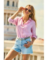 Sosandar - Light Wash Raw Edge Denim Shorts - Lyst