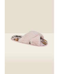 Sosandar - Leopard Print Cross Strap Faux Fur Mule Slippers - Lyst