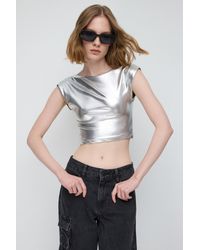 No Matter What - Glänzendes Rückenfreies Basic-Crop-Top - Lyst