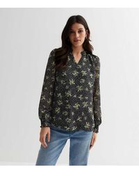 Gini London - Dobby Floral Shirred Neck Long Sleeves Blouse - Lyst