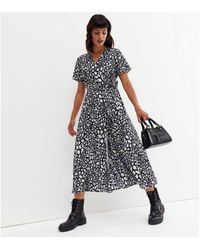 Gini London - Midi-jurk Met Overslag Aan De Voorkant En Dierenprint - Lyst