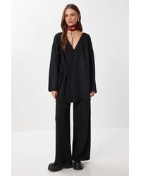 Happiness İstanbul - Oversized Tie Detail V-Neck Knitwear Two-Piece Set - Lyst