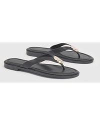 Boohoo - Wide Fit Pu Hardware Detail Flip Flops - Lyst