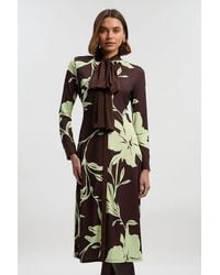 Karen Millen - Petite Floral Print Bow Detail Ruched Long Sleeve Crepe Maxi Dress - Lyst
