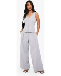 Boohoo - Petite Pleat Detail Wide Leg Tailored Trouser - Lyst
