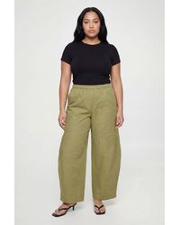 Boohoo - Plus Poplin Elasticated Waistband Barrel Trouser - Lyst
