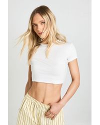 Boohoo - Petite Basic Short Sleeve Crew Neck Crop Top - Lyst