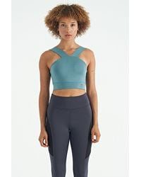 TOMMY LIFE - Cropped Sleeveless V-Neck Sports Top - Lyst
