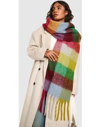 Boohoo - Contrast Checked Knitted Chunky Tassel Scarf - Lyst