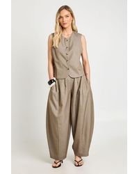Boohoo - Petite Pleated Barrel Leg Tailored Trousers - Lyst