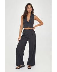 Boohoo - Petite Linen Look Pleat Front Wide Leg Tailored Trousers - Lyst